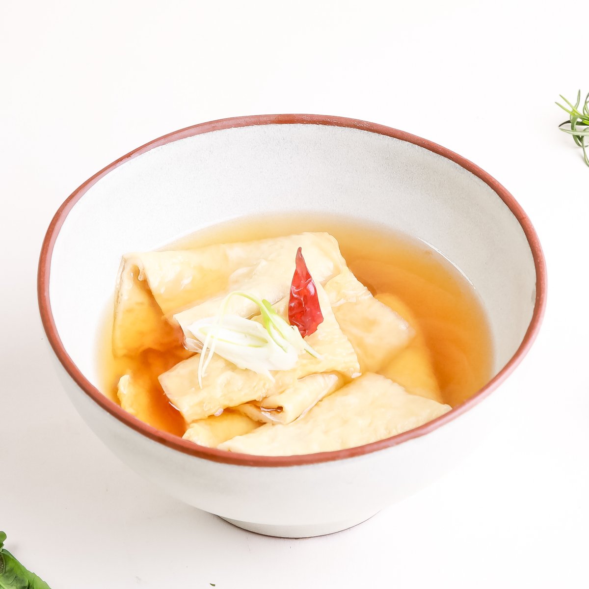 핫도그 — 나무 트레이, 케첩·머스터드