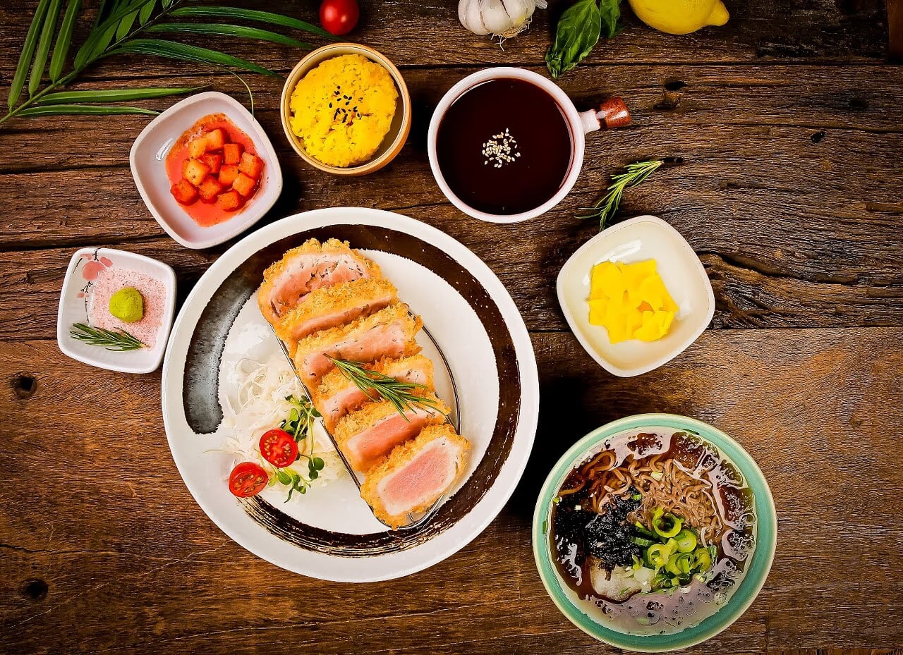 키오스크 메인 화면용 컷 - 중앙 시선 고정