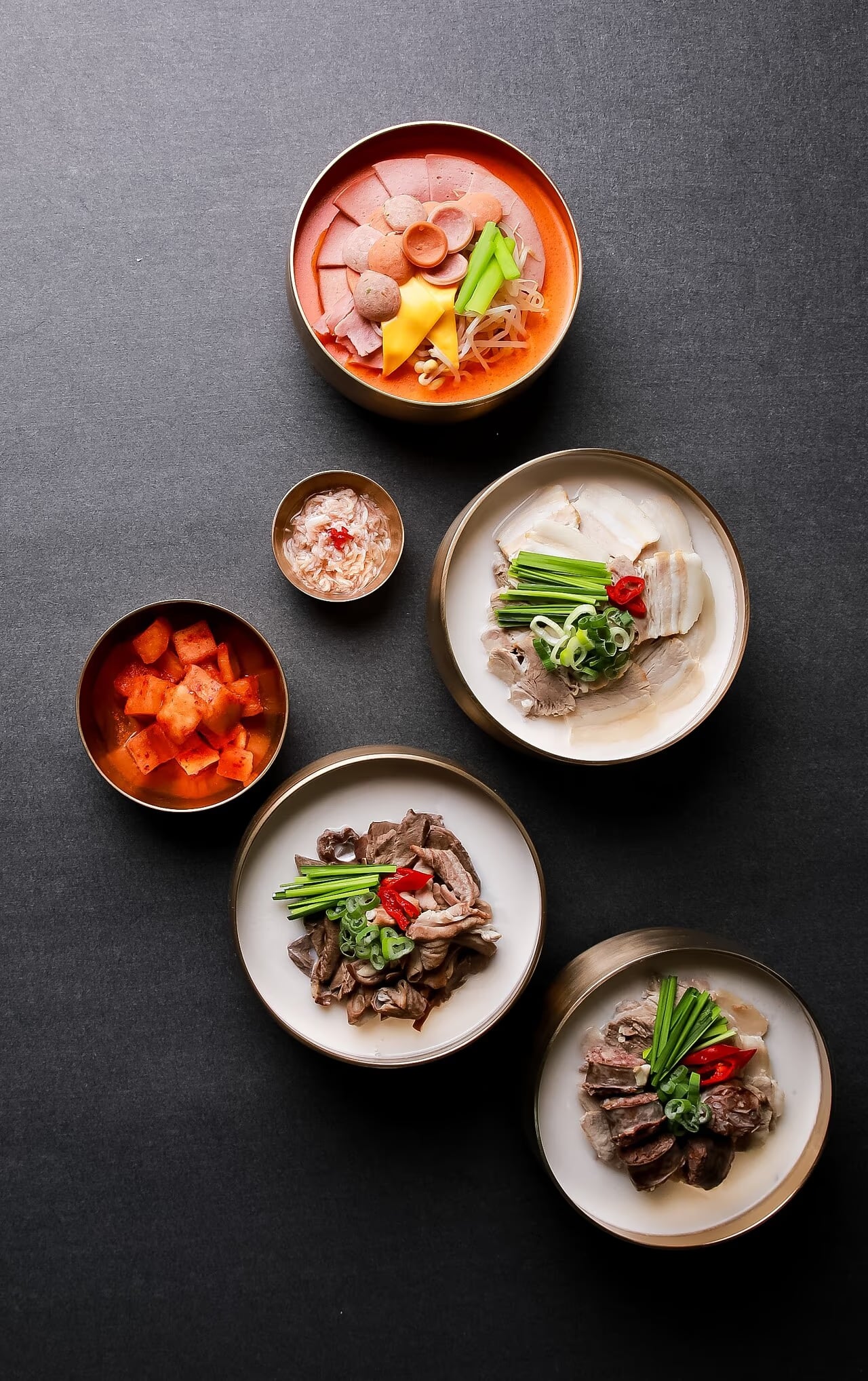 맑은 국물 국밥 컷 - 온도감과 투명도 표현