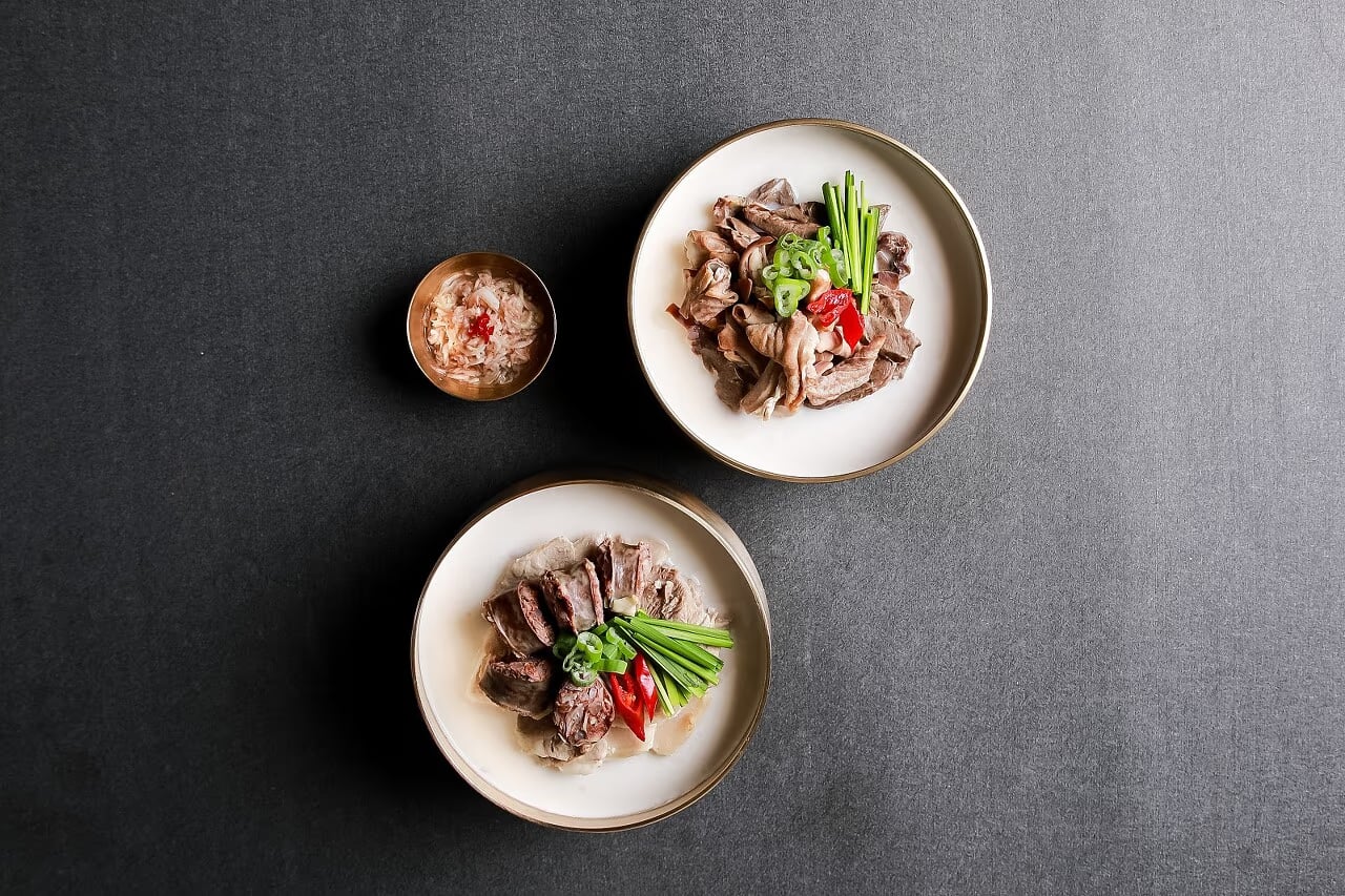 국밥+밥 세트 컷 - 주식 구성 전달