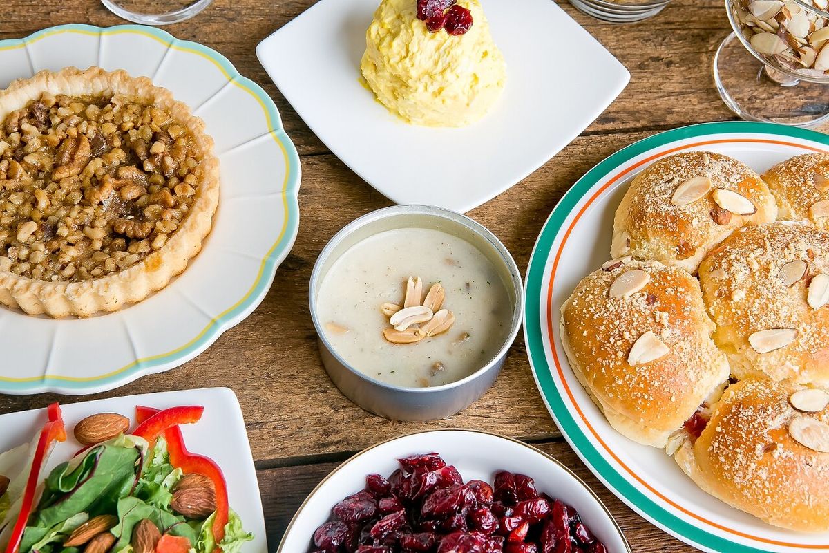 호두타르트·아몬드빵·크림 구성