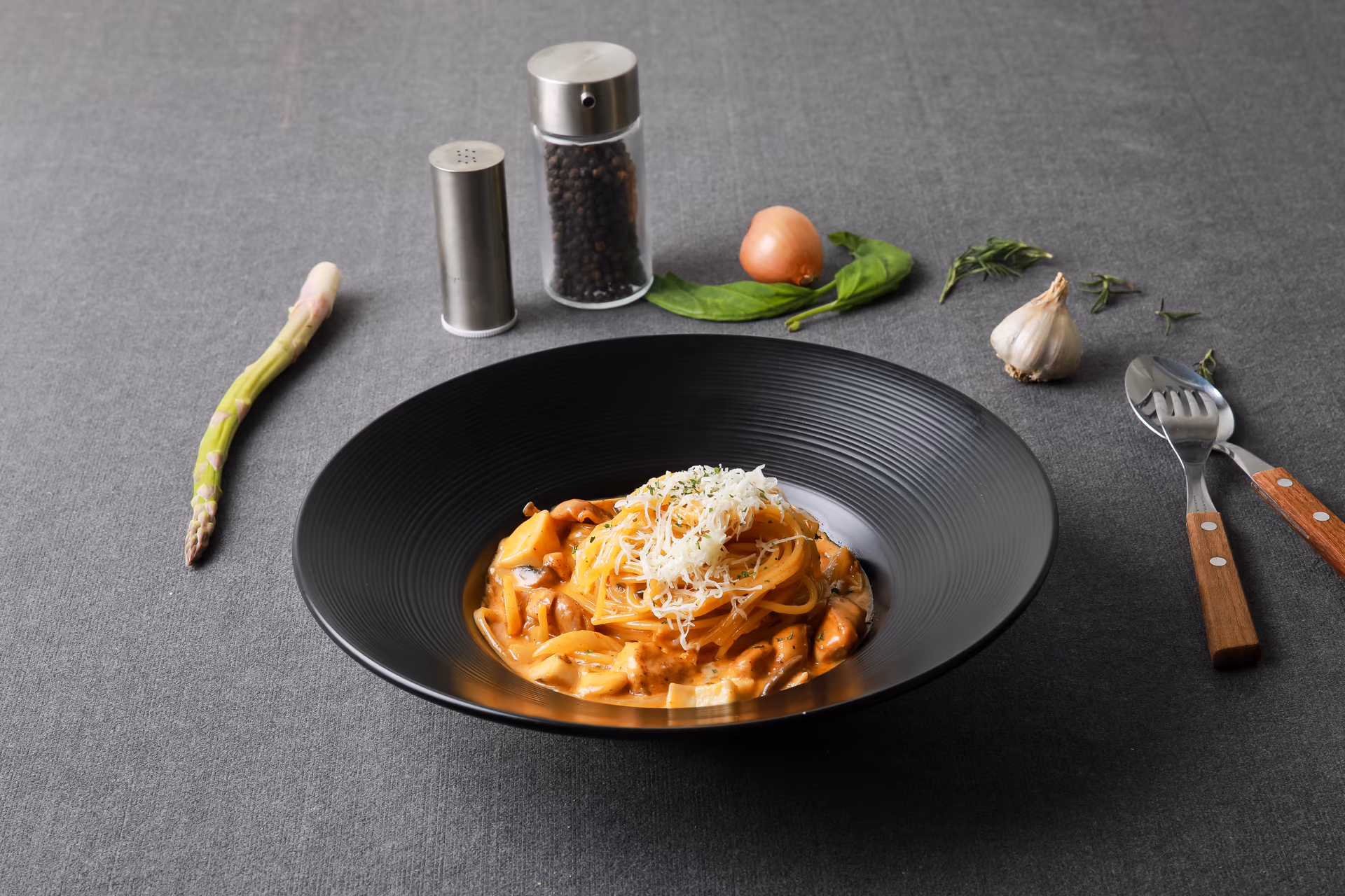 오일 파스타 디테일 컷 - 올리브오일 윤기 포착