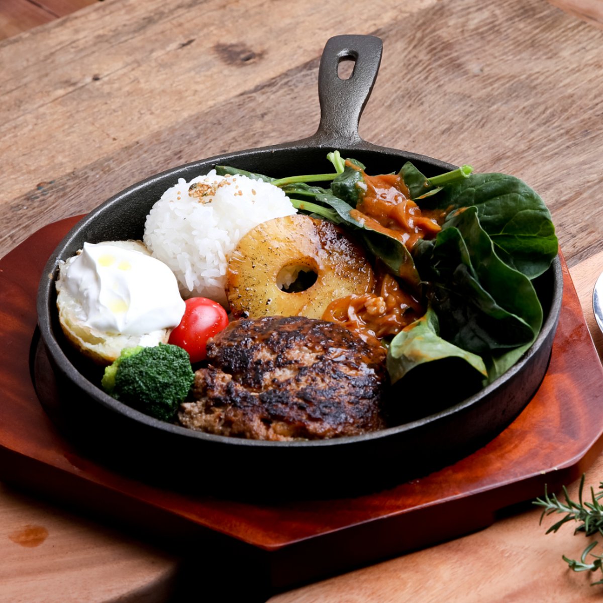 김볶음밥 — 김·치즈 토핑, 계란프라이