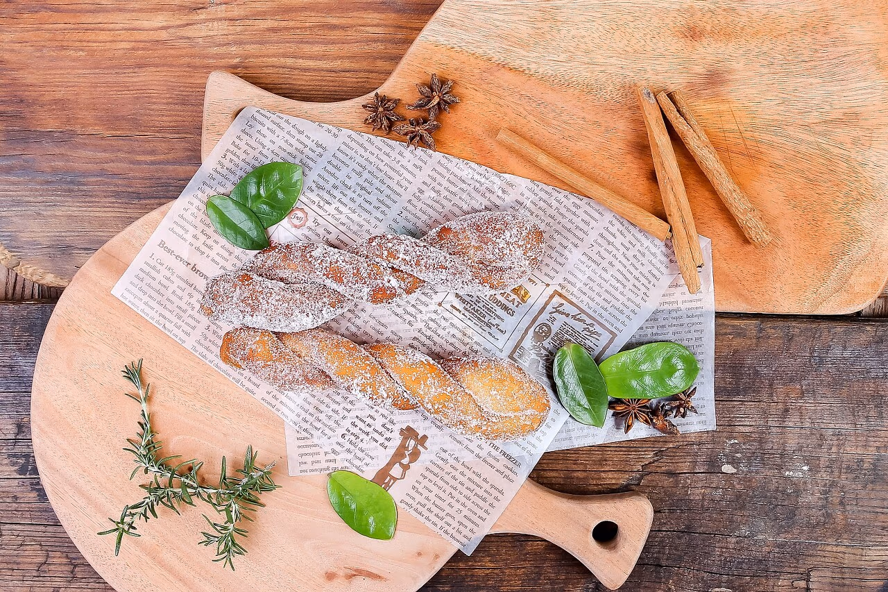 꽈배기 음식사진 촬영 포트폴리오 - 토핑 디저트·커피 페어링 메뉴 2건