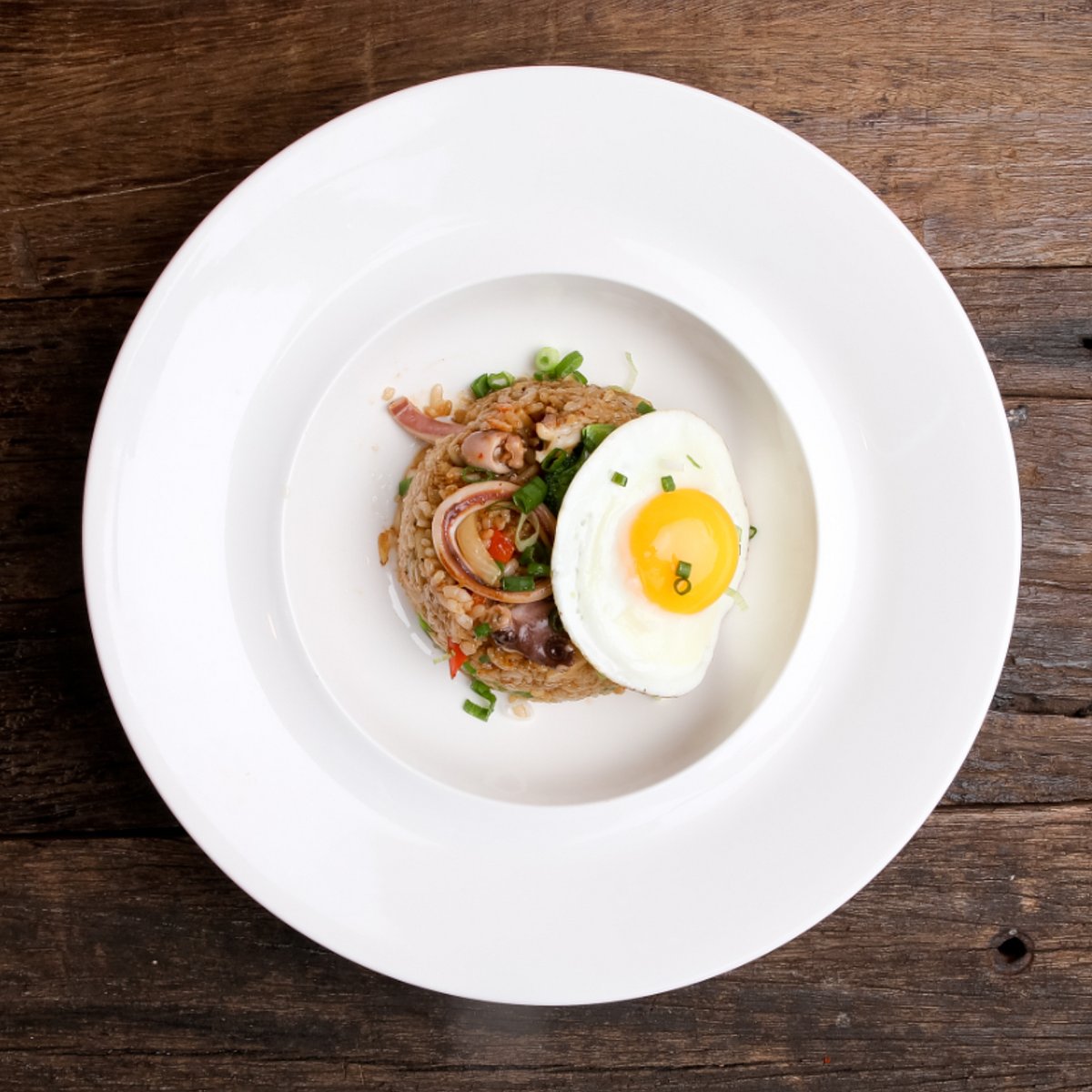 계란프라이 클로즈업 — 노른자 윤기