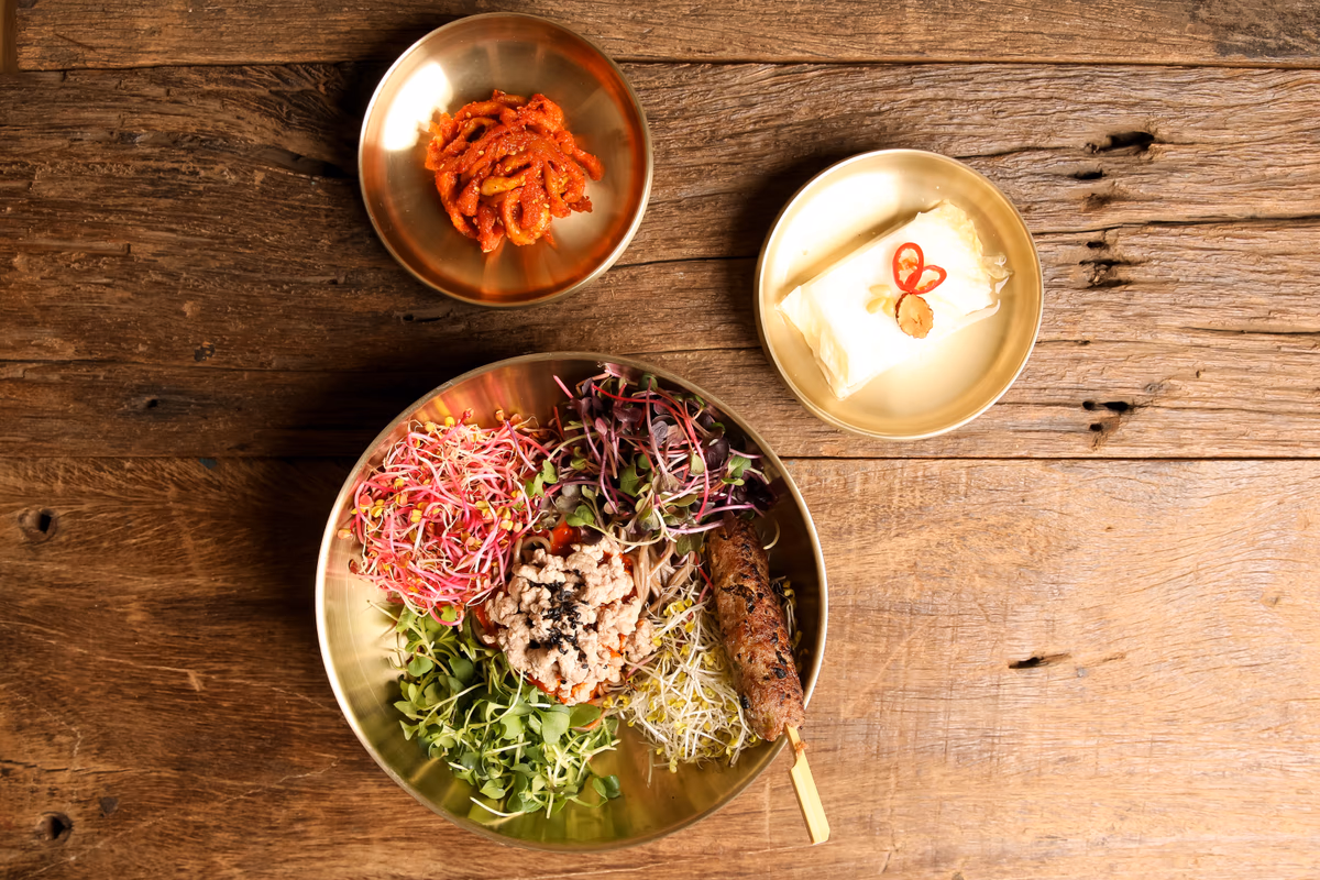 전문 스튜디오에서 촬영한 음식 사진 — 일관된 품질과 색감